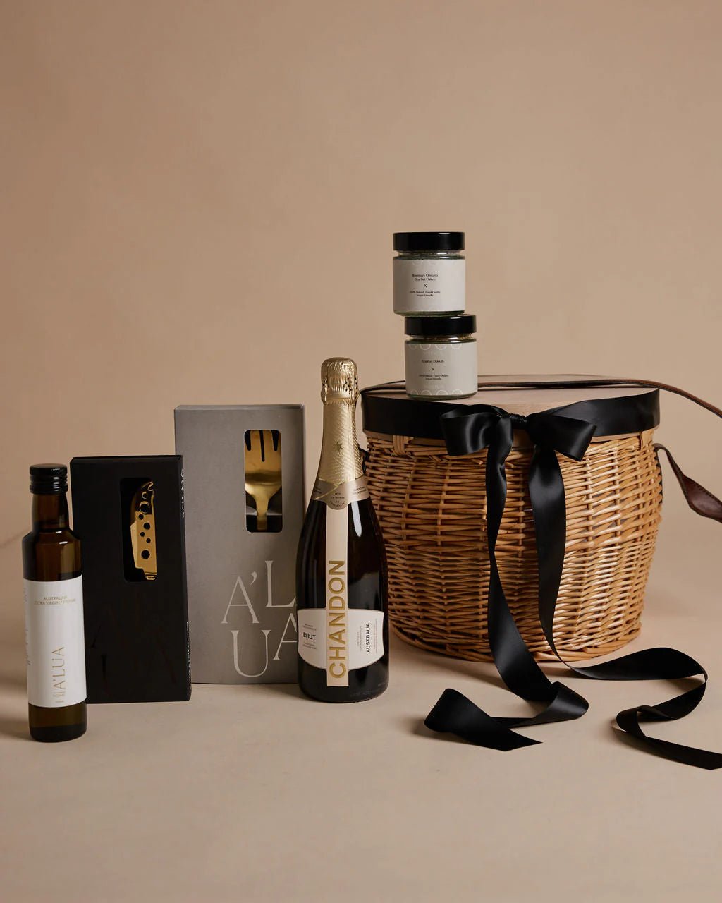 Coastline & Chandon Picnic Basket Gift - We Wander